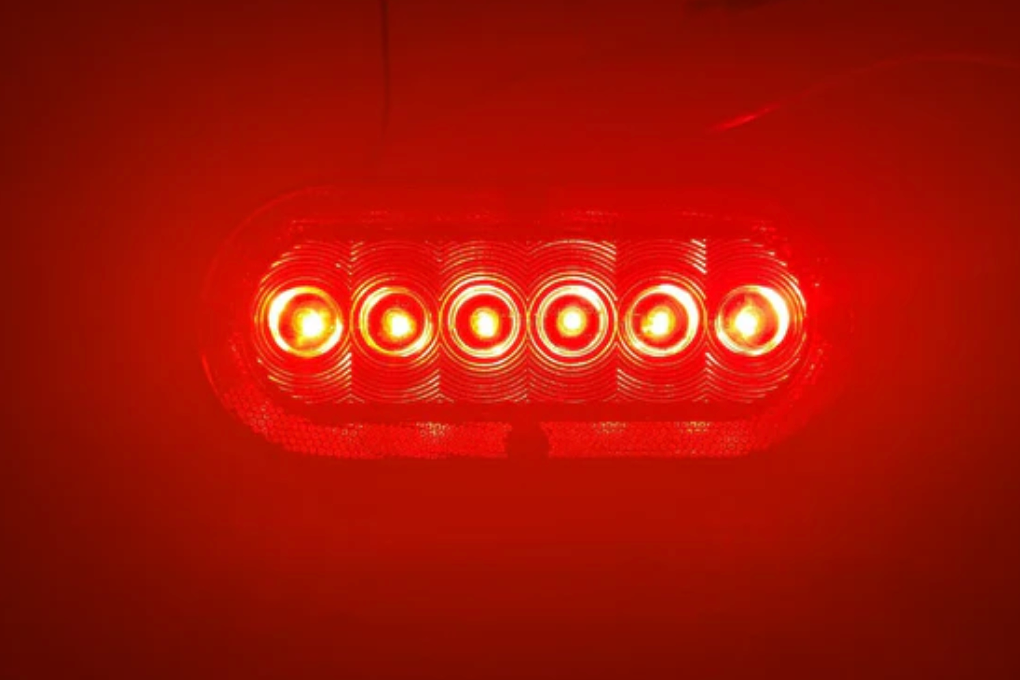 Tail Light 6" Oval, Grommet Mount Kit - Jm-656-RK - Sealed LED - Hydrastar